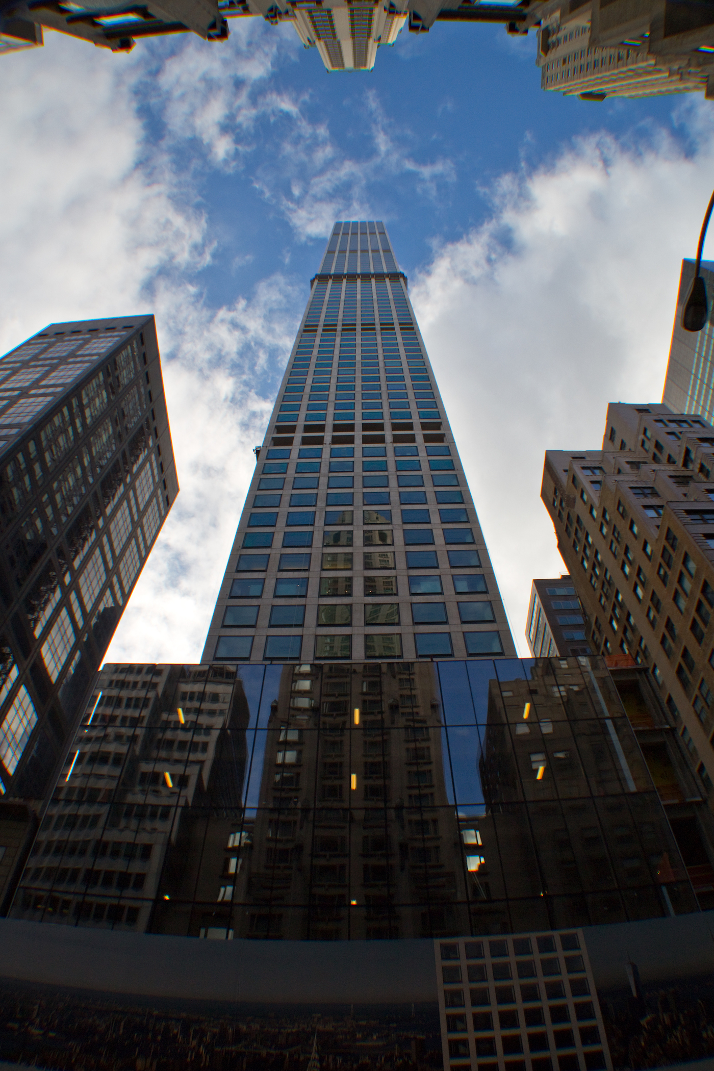 Pictures Show 432 Park Avenue Towering Above Manhattan