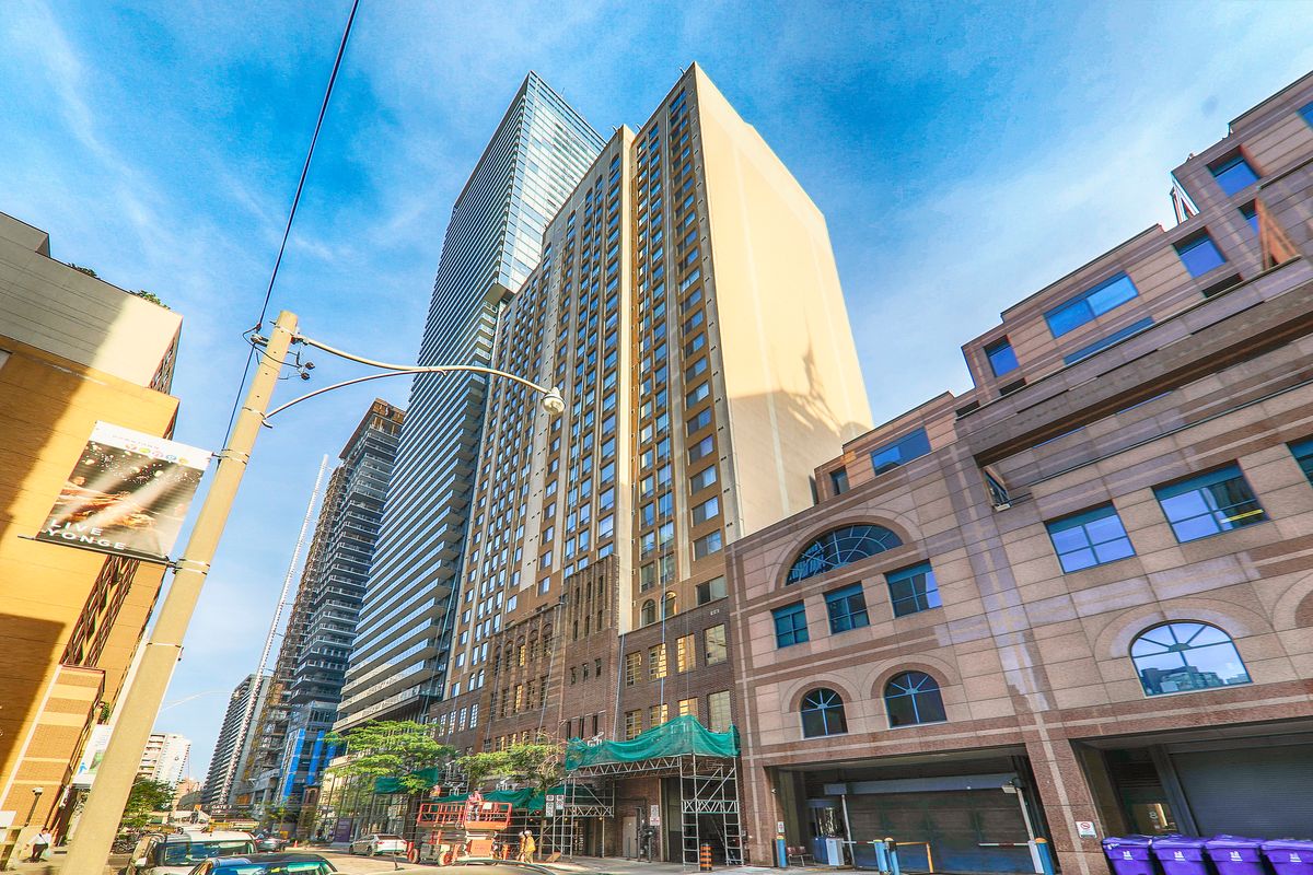 01_25GrenvilleStreet_Gallery_Condos_Exterior-1200.jpg