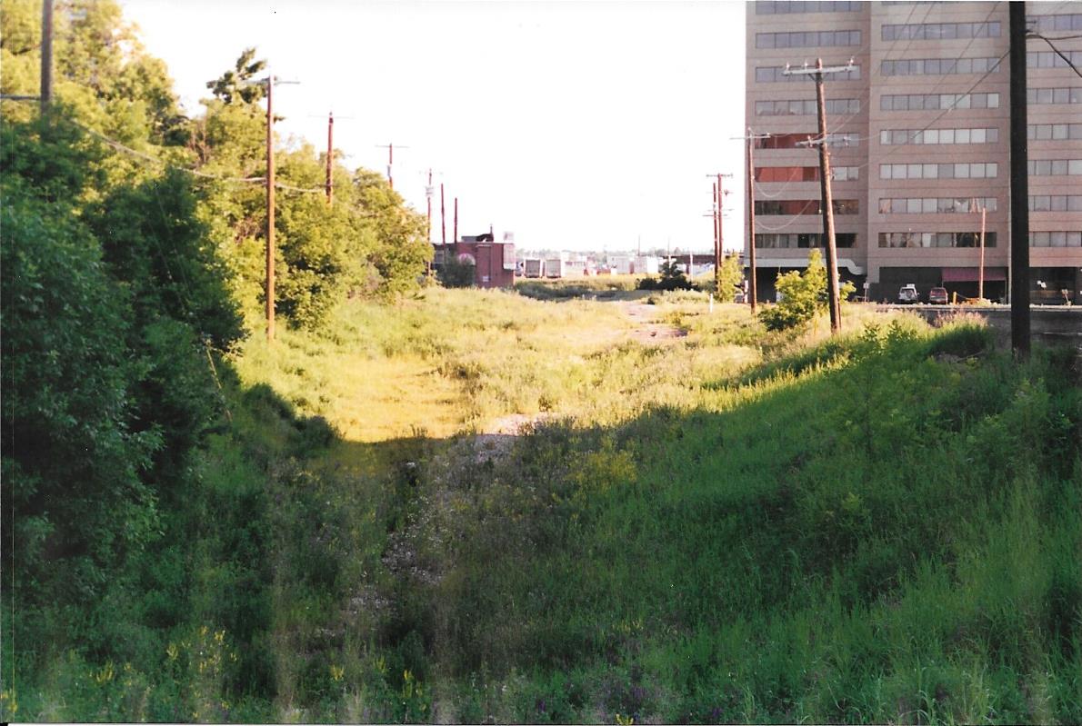 10th St path north.jpg