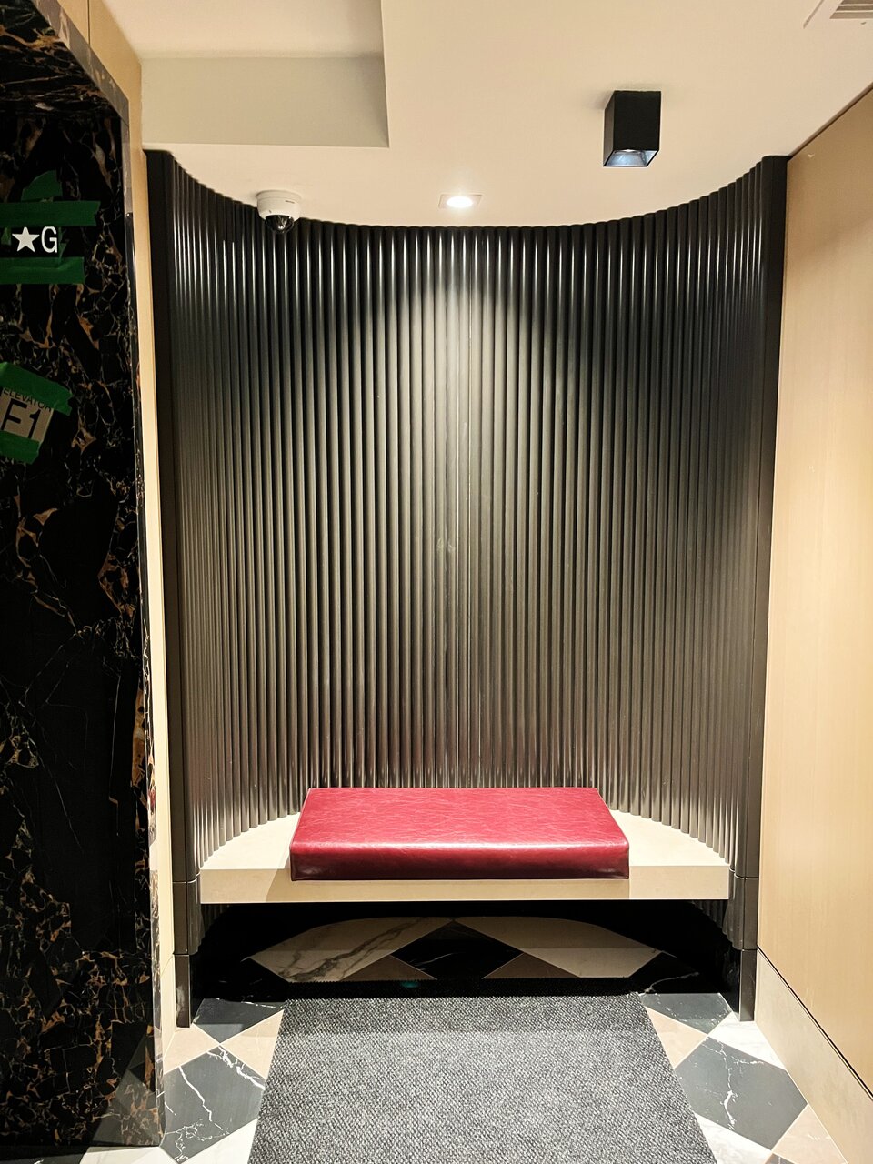 123P_Interior1.JPG