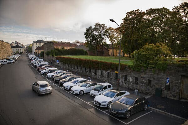 Electric vehicles at free public chargers in Oslo. Battery electric vehicles captured nearly 50 percent of the country&rsquo;s car market through June.