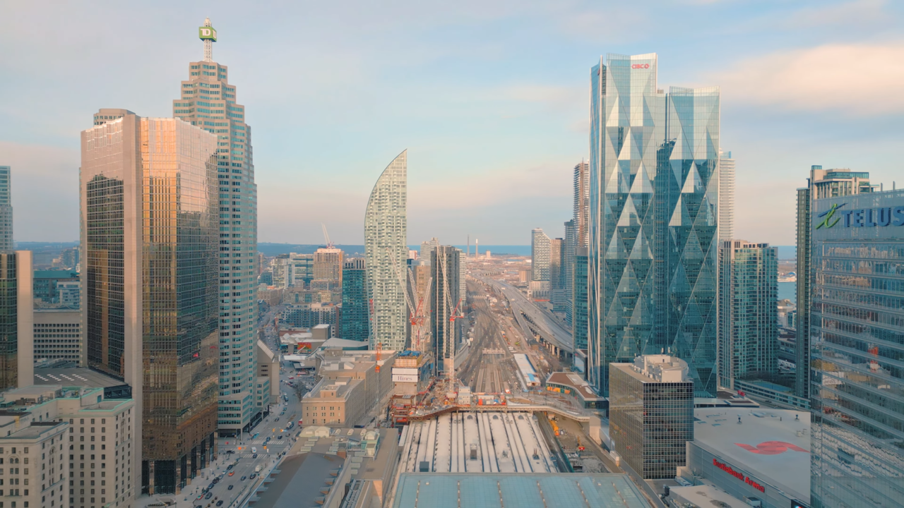 16-flying-around-toronto-core-00-01-10-png.466422