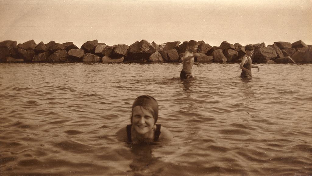 1928 - Aug - Swimming - Toronto Island_s.jpg