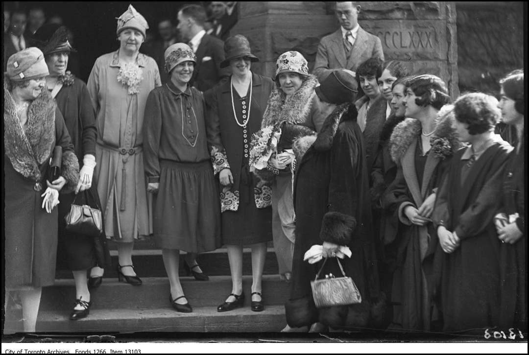 1928 fashions-Mrs. Lindbergh (Charles' mother)-with flowers.jpg