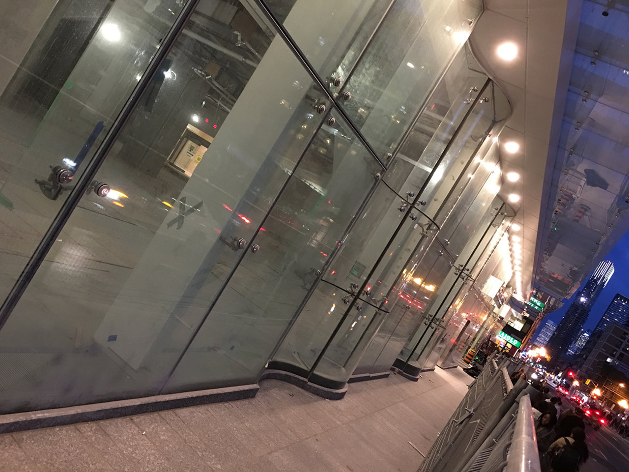 1bloor21300.jpg