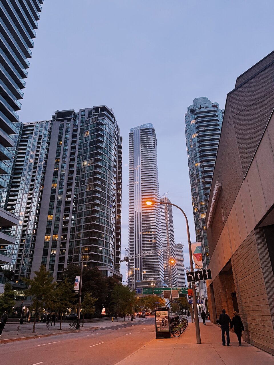 1Yonge_2.JPG