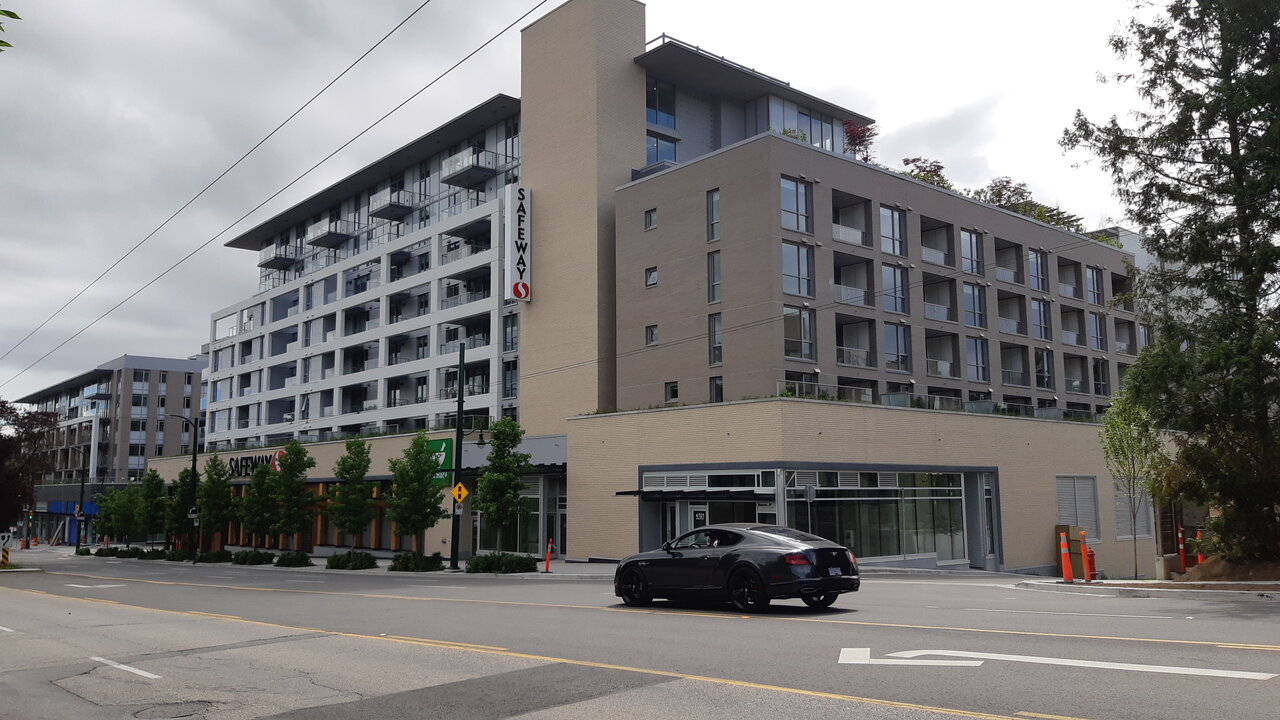 Vancouver 4255 Arbutus Street (Arbutus Centre) ?m 8s Larco