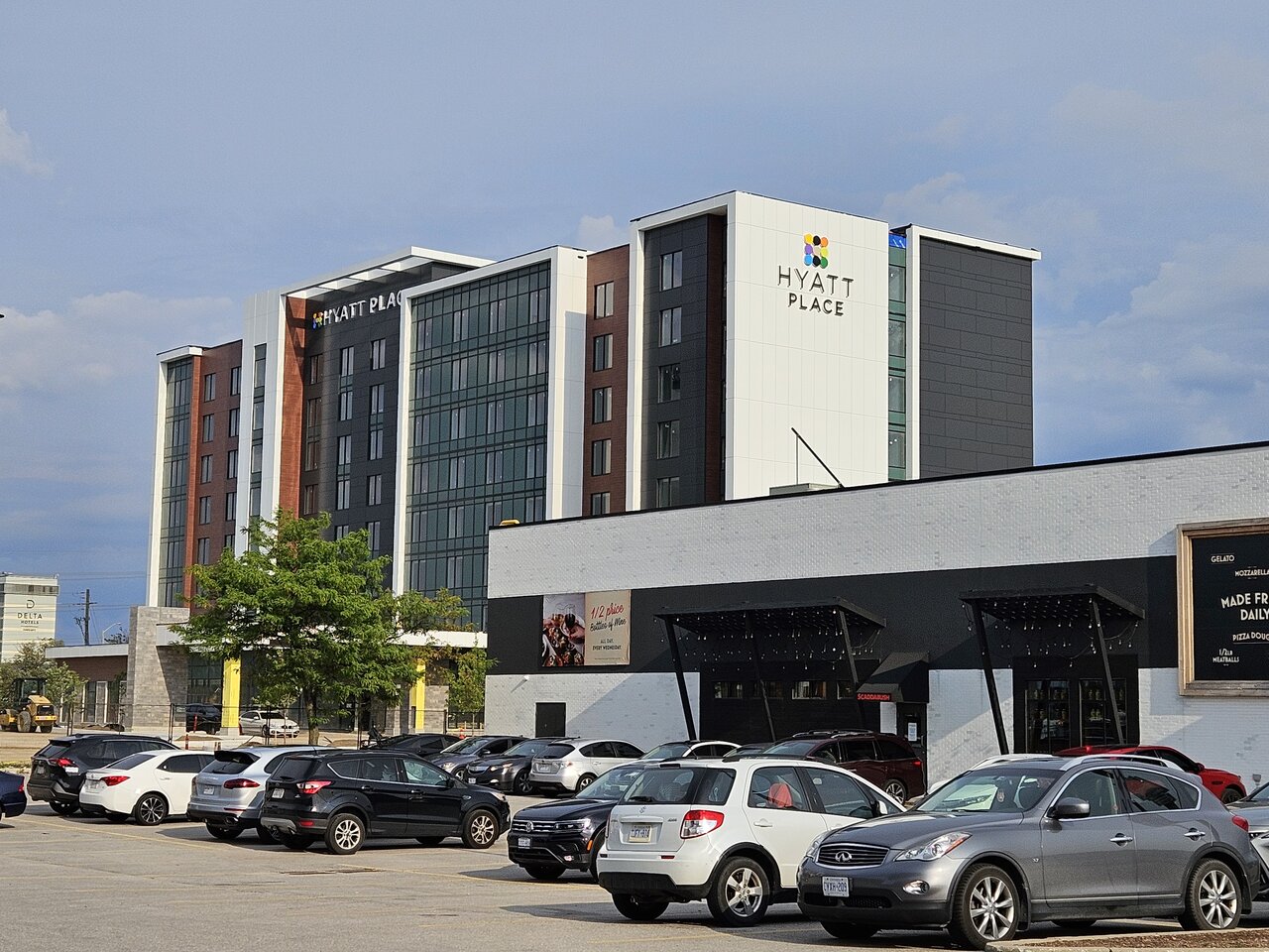 Hyatt Place Airport Hotel | 30.18m | 8s | Manga | Chamberlain ...