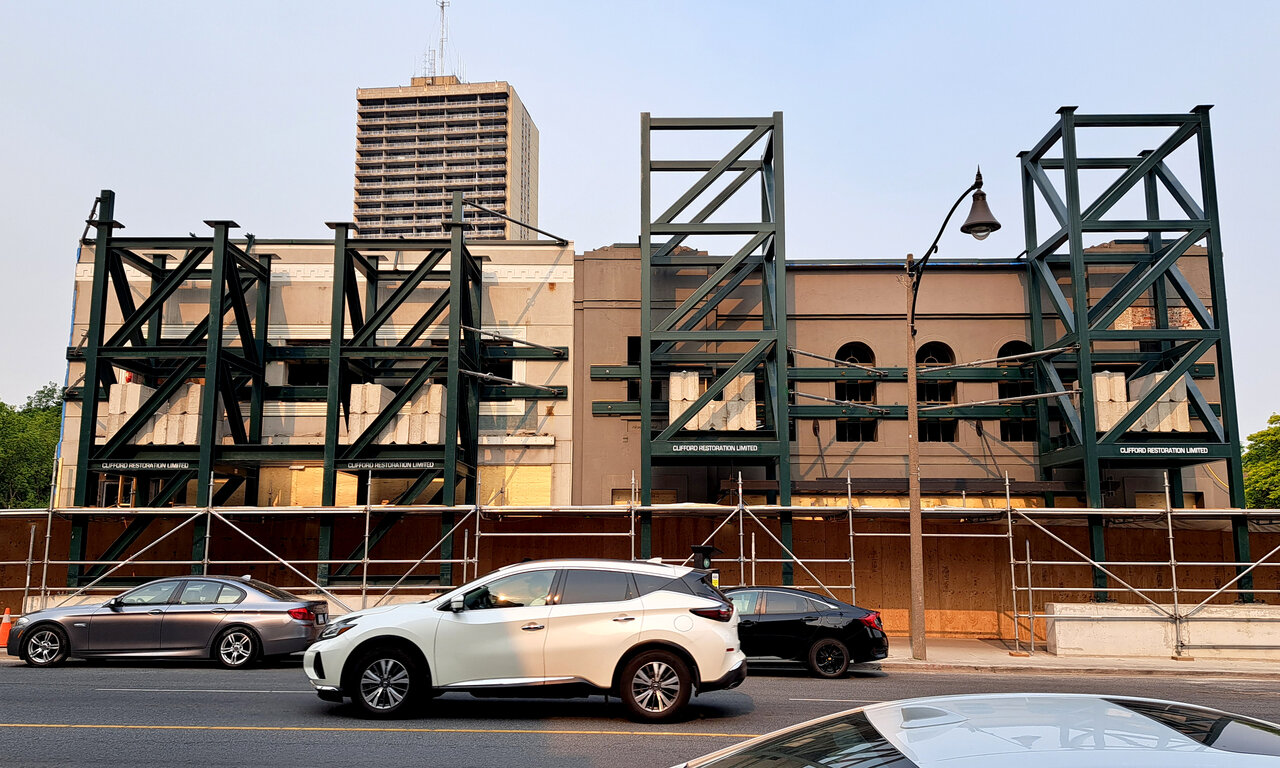 2444yonge-01.jpg