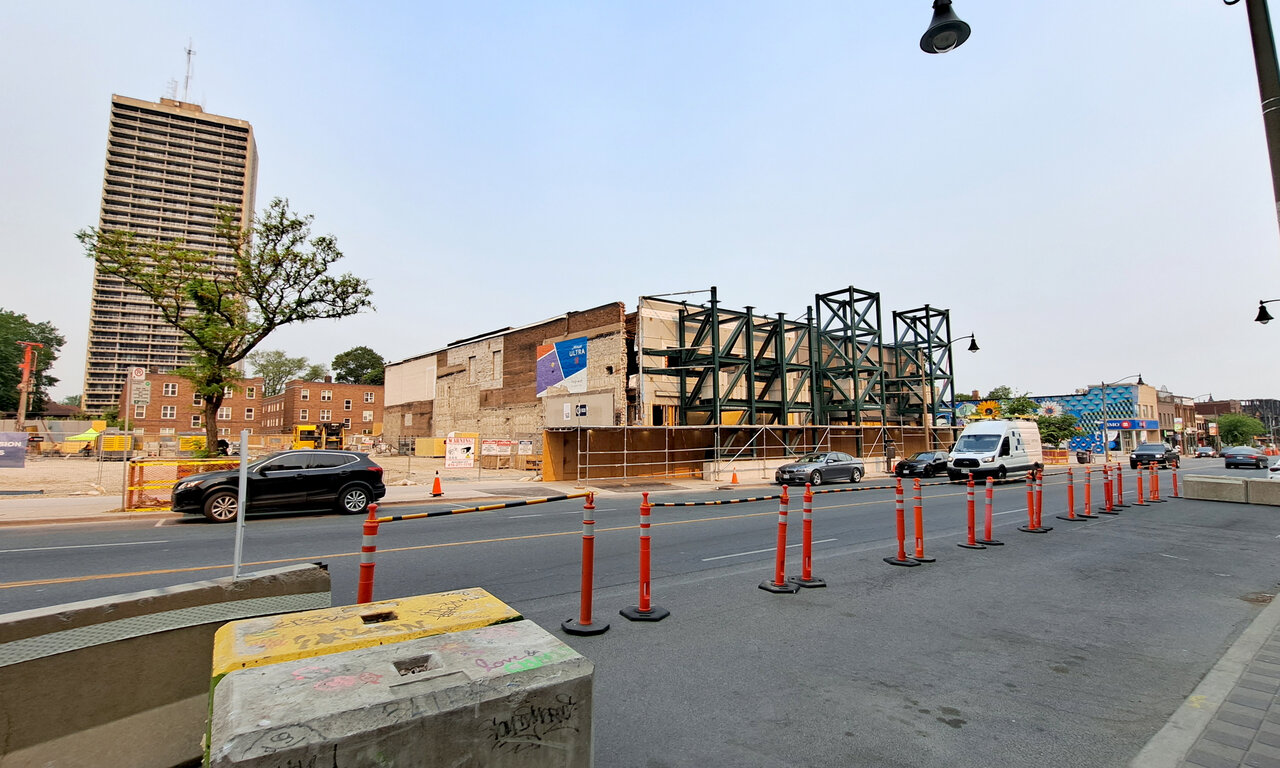 2444yonge-02.jpg