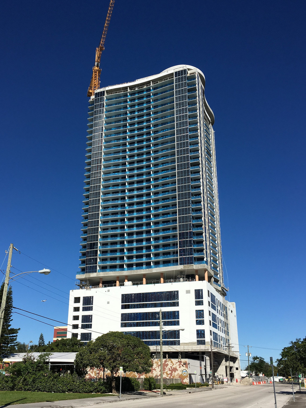 Miami Canvas Condos ?m ?s NR Investments CFE Architects