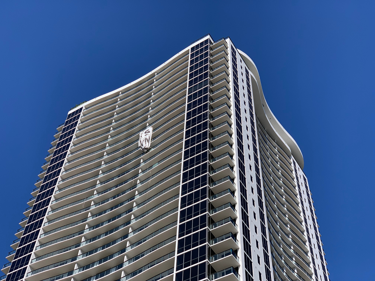Miami Canvas Condos ?m ?s NR Investments CFE Architects