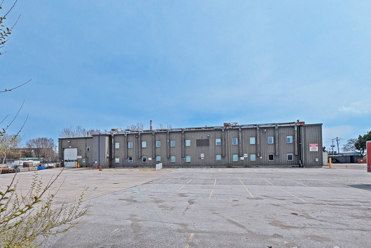 685lakeshore-e-002.jpg