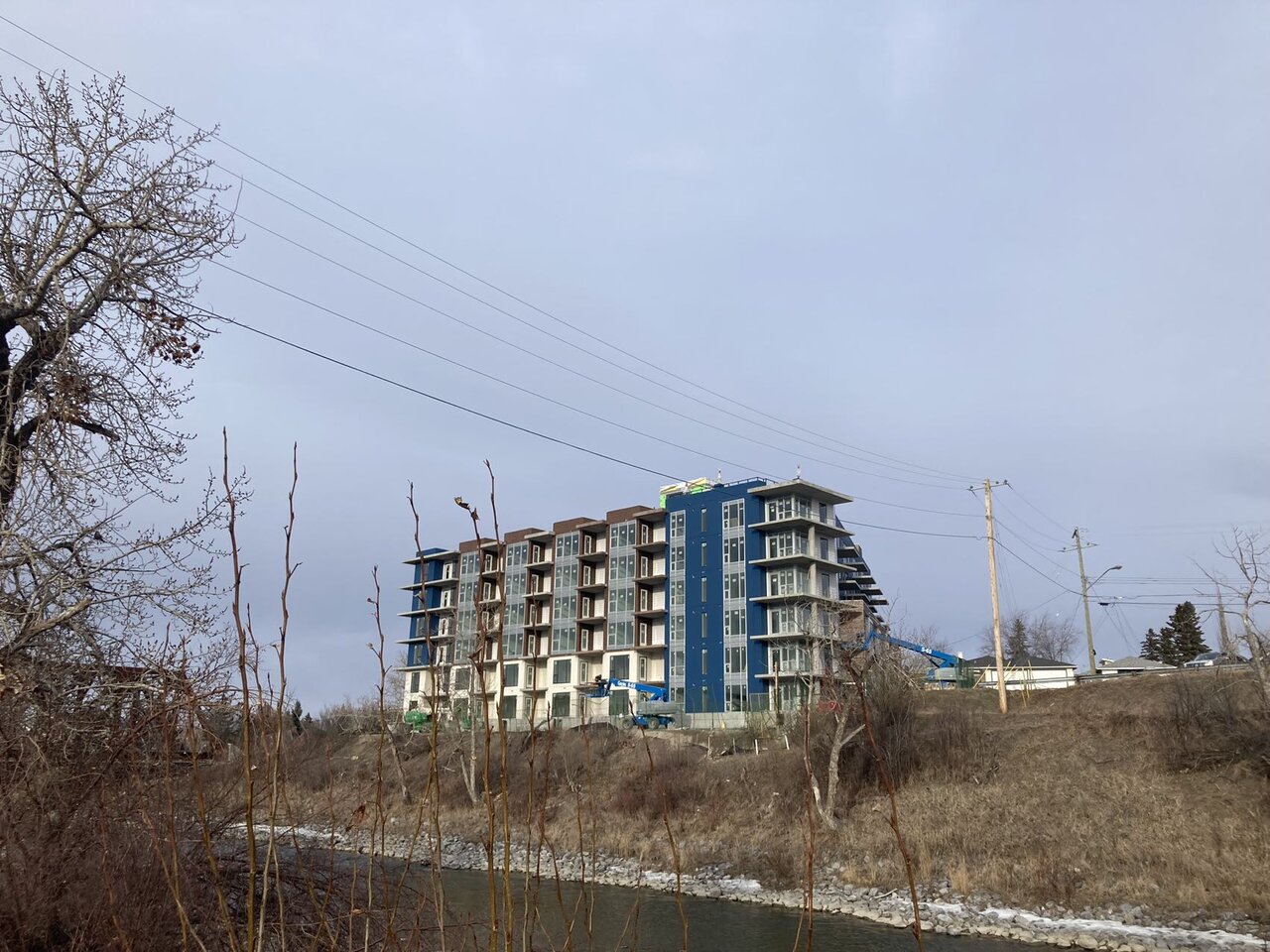 831925715.jpg