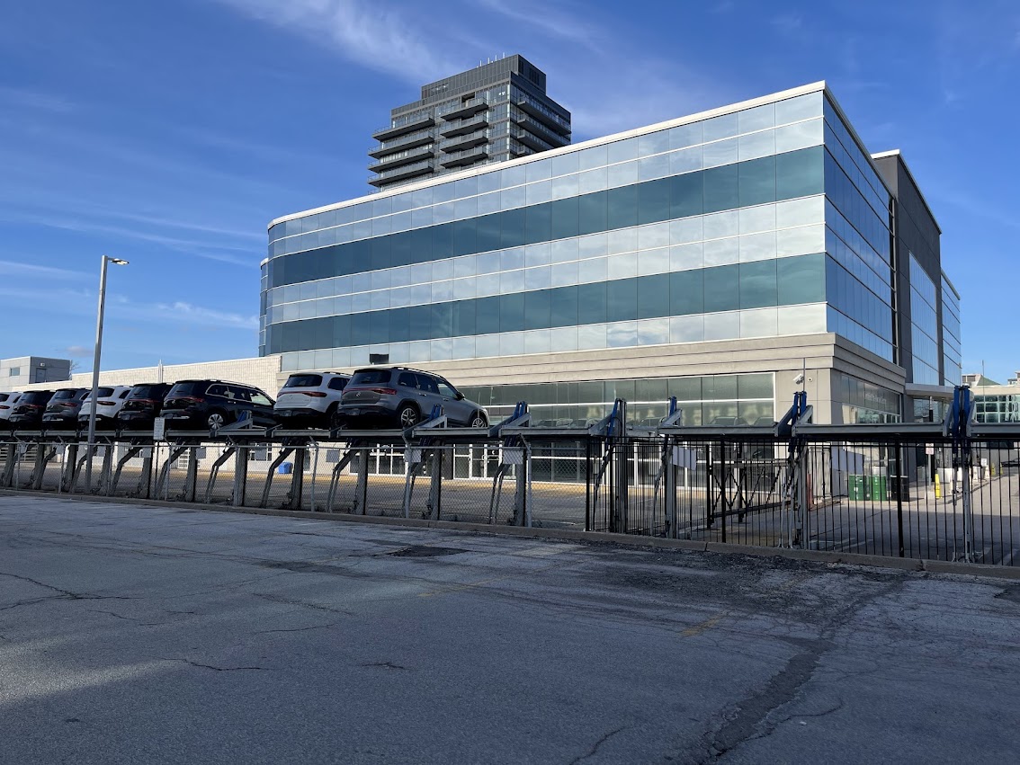 849 Eglinton - Mercedes.jpg