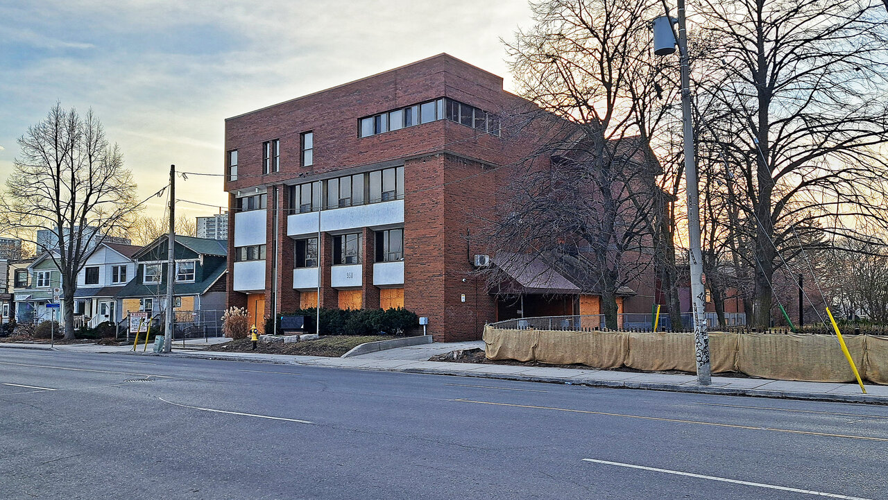954broadview-02.jpg