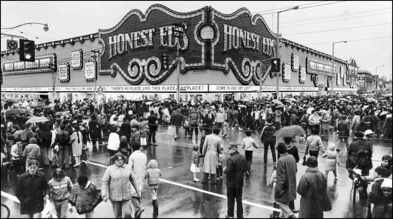 A busy Honest Eds  1984  TPL.jpg