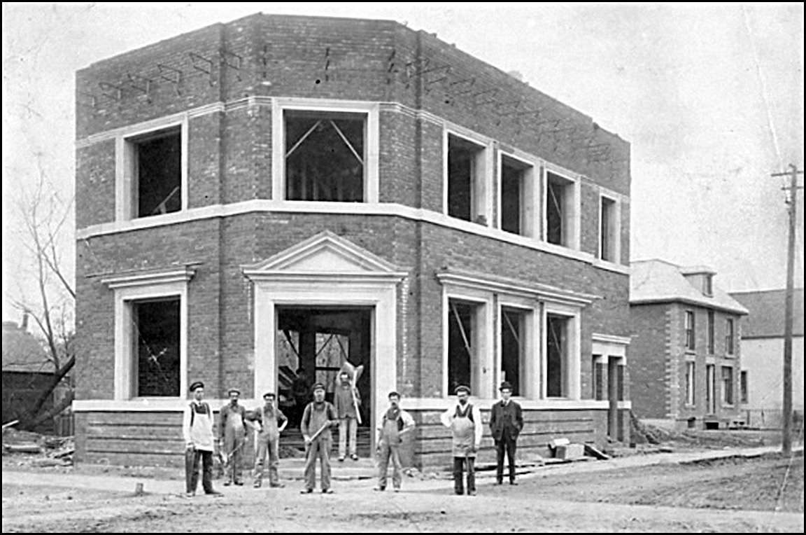 Bank of British North America, Weston Road, north east corner John St. 1906  TPL.jpg