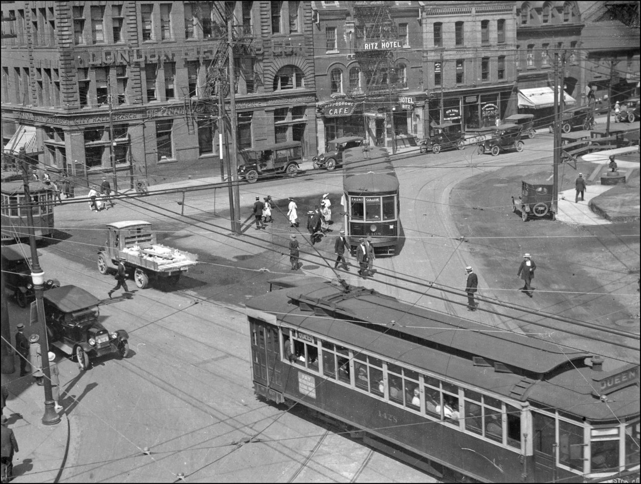 Bay-Queen intersection 1922 TPL.jpg