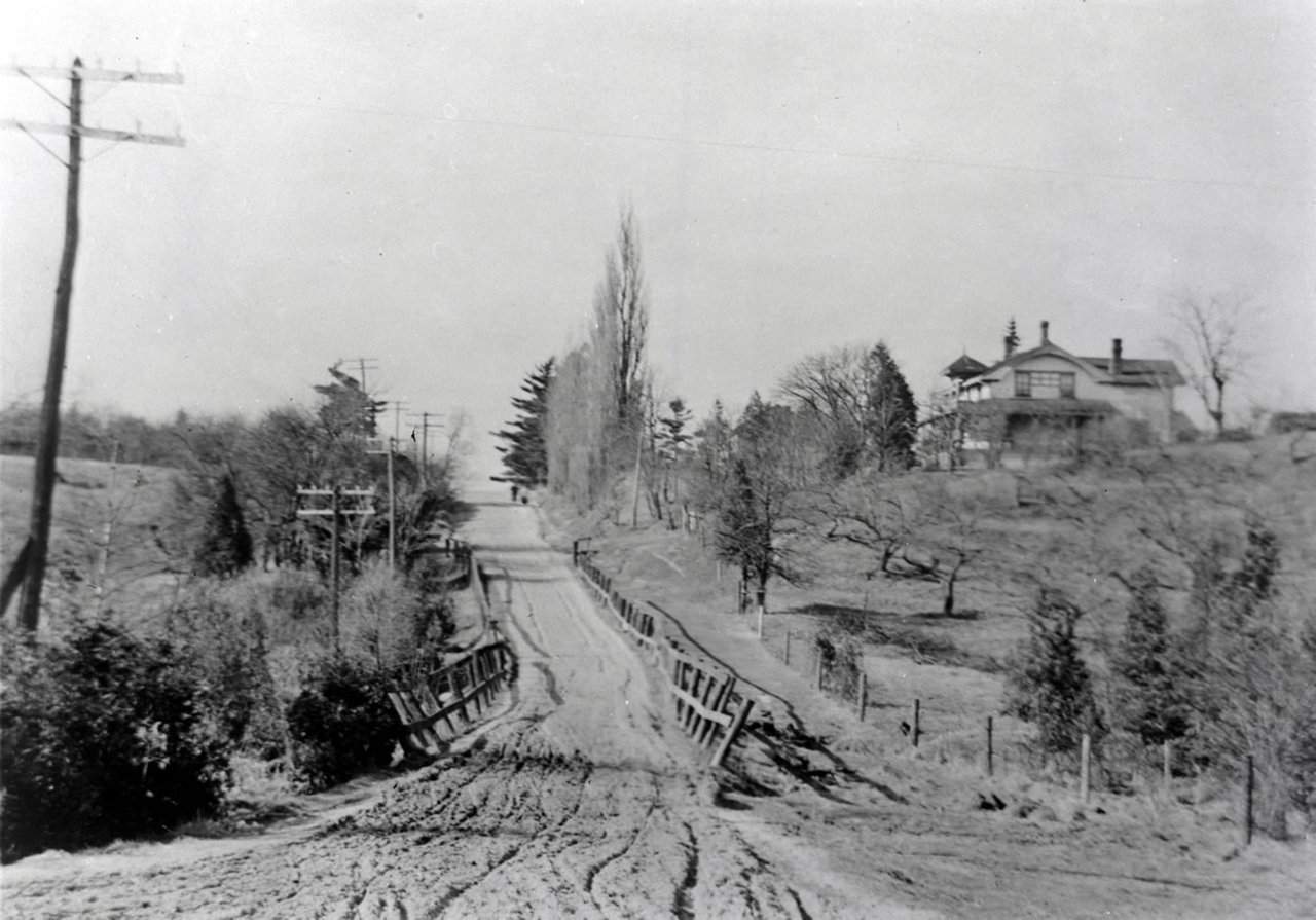bayview-north-of-eglinton-1910.jpg