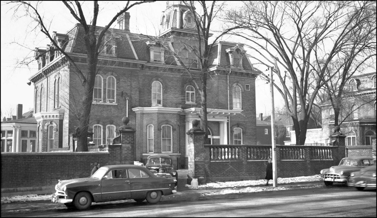 Beardmore, George L., 'Chudleigh', Beverley St., north west corner Dundas St. W. 1952  TPL.jpg
