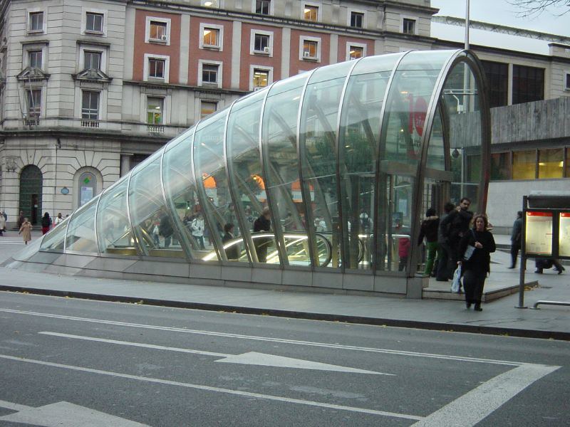 bilbao lrt entrance.jpg