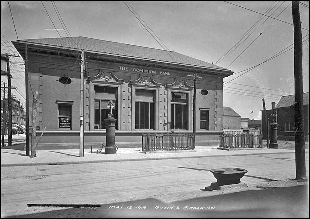 Broadview at Queen S-E corner 1914  CTA.jpg