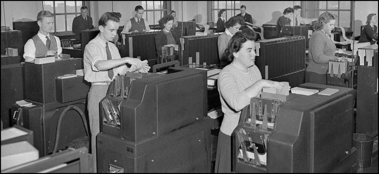 Canada Life office workers 1945 Ont. Arch.jpg