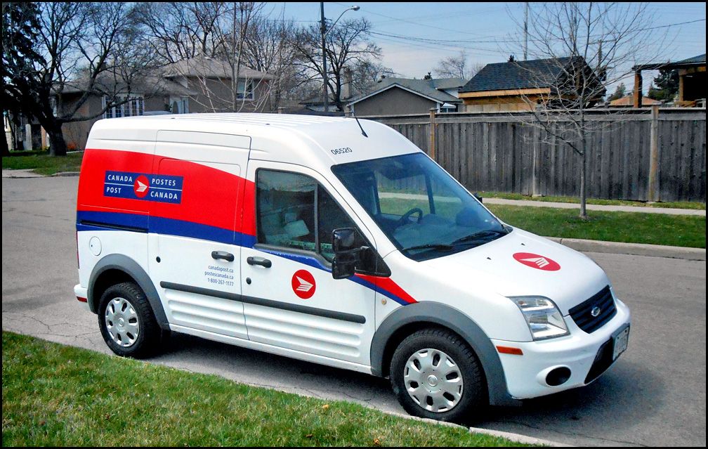Canada Post van 2018.jpg