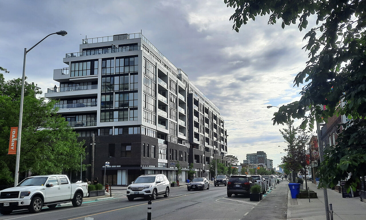 Toronto Canvas Condominium 28.7m 8s Marlin Spring Graziani