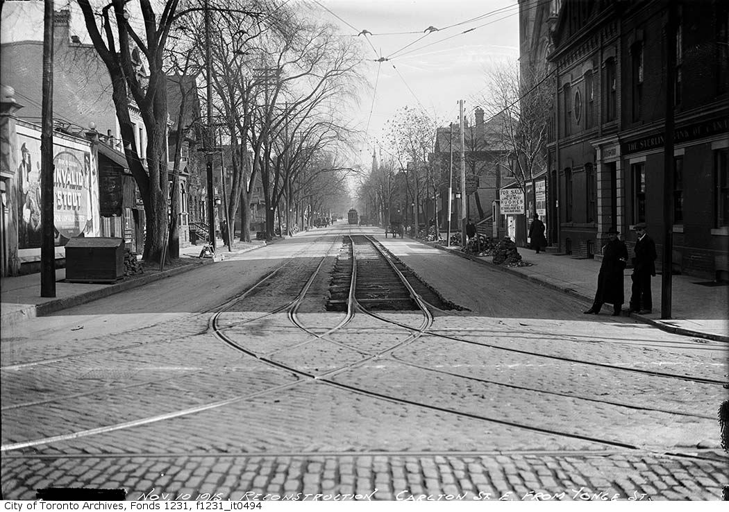 Carlton_Street_from_Yonge.jpg