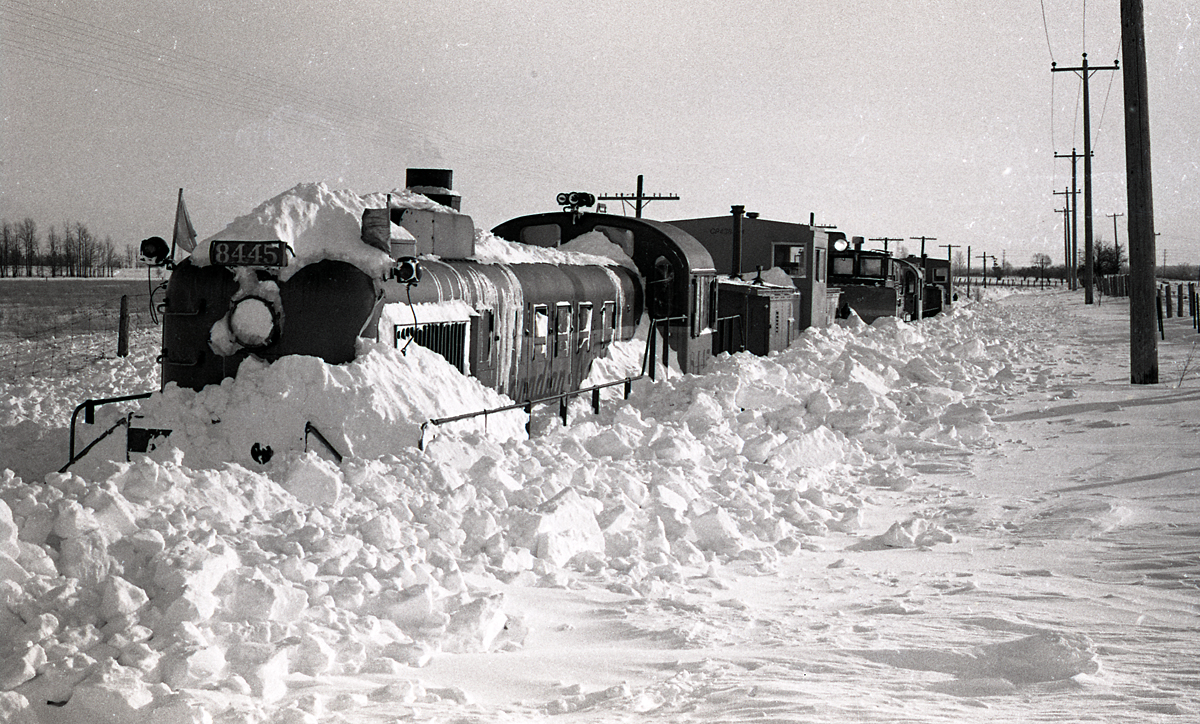 CP 8445 Stuck 1.jpg