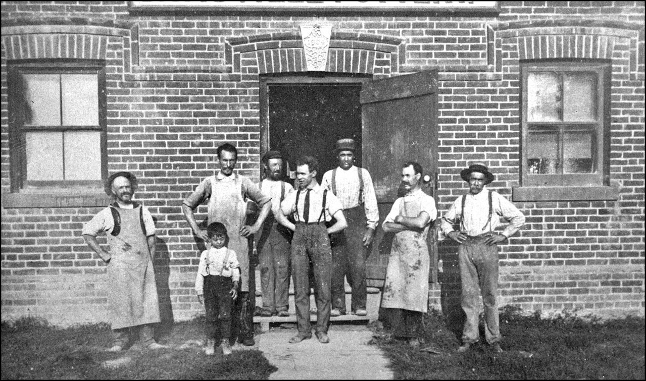 Davisville Pottery - Yonge St. e. side between Davisville Ave. & Millwood Rd. 1887 TPL.jpg