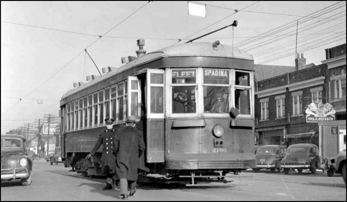 Double-ended Spadina streetcar c.1944.jpg