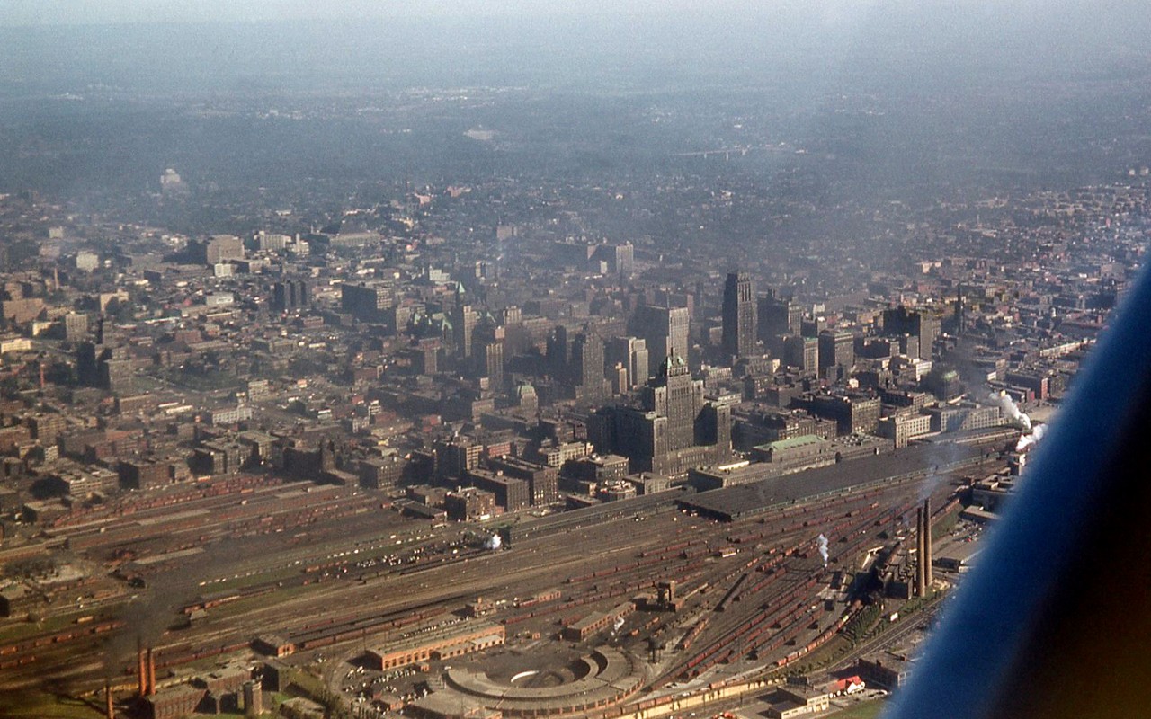 Downtown-Toronto-aerial-with-CPR-John-St.-Roundhouse-1953-Bill-Thomson-IMG-769e2bs-1280x800.jpg