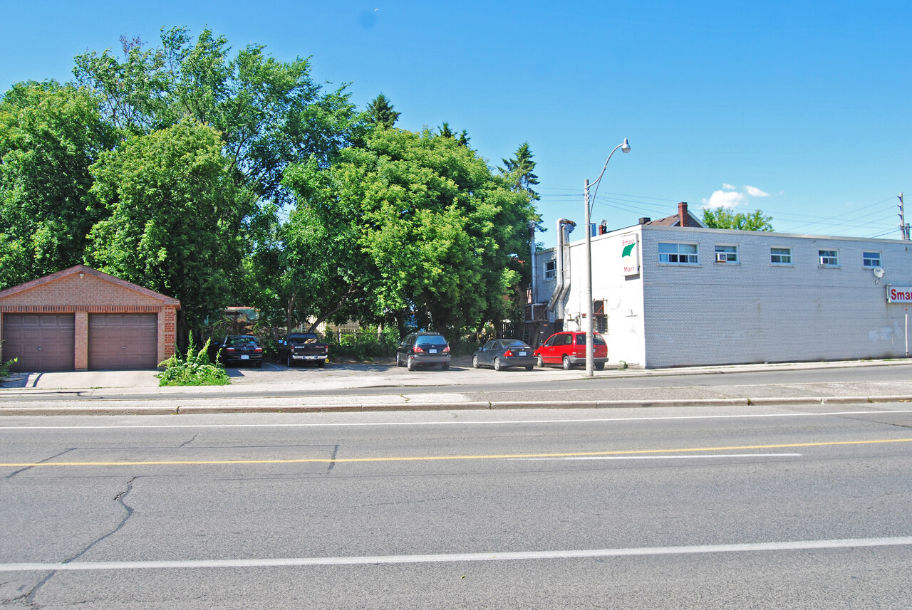 dundas-coxwell-09.jpg
