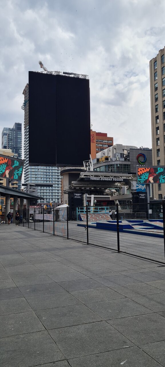 Dundas-Sq-sign.jpeg