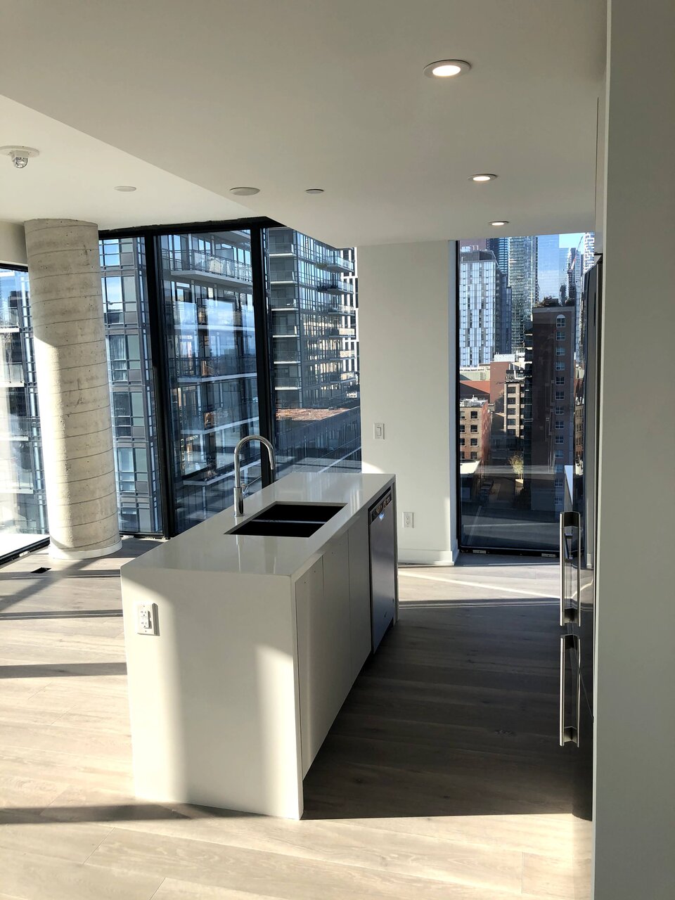 E55 PDI Kitchen:Living Room 1.jpg