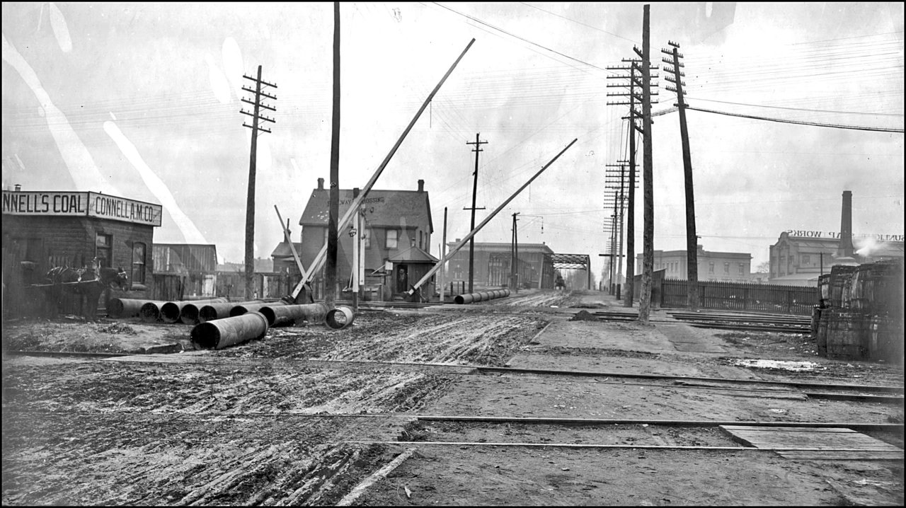 Eastern Ave. looking E. towards bridge over Don River 1907 TPL.jpg