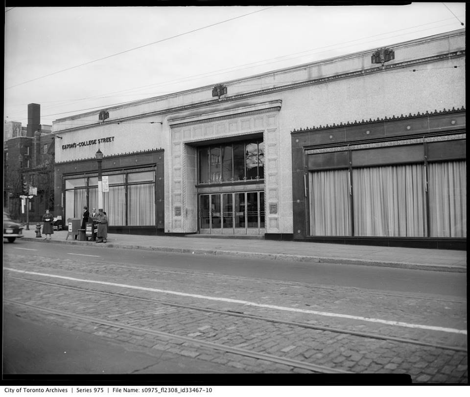 Eatons College at Bay St_1956.jpg