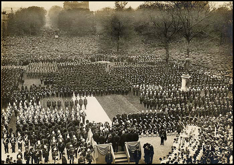 Edward VII Memorial Service Parliament Buildings 20 May 1910.jpg