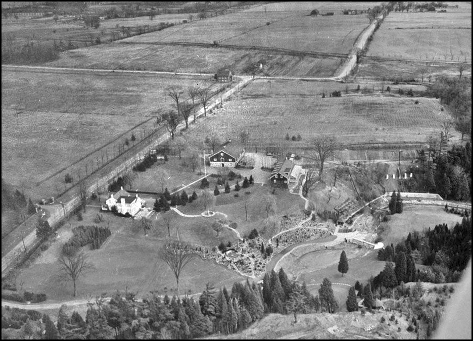Edwards Gardens - aerial c.1950s.jpg