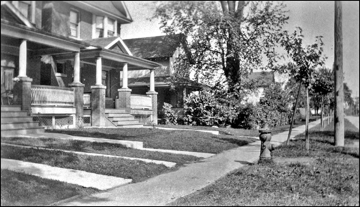 Eglinton Ave. E. n. side looking e. from opp. Dunfield Ave. 1916 TPL.jpg
