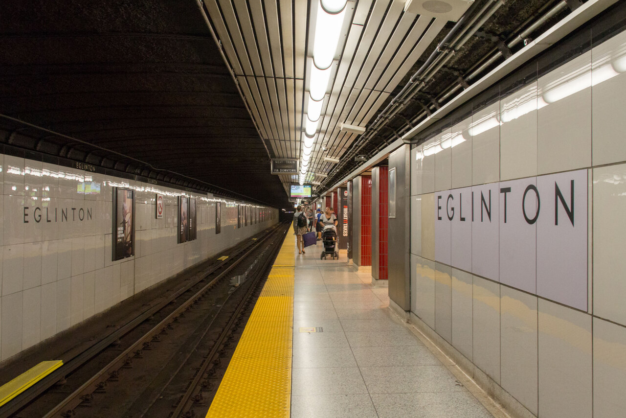 Eglinton_Station_Platform_02.jpg