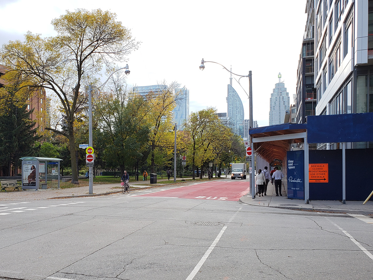 esplanade_bus_lane_paint.jpg
