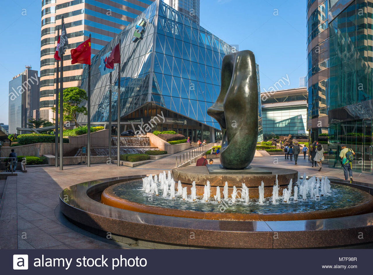 exchange-square-plaza-with-the-forum-and-henry-moore-sculpture-hong-M7F98R.jpg