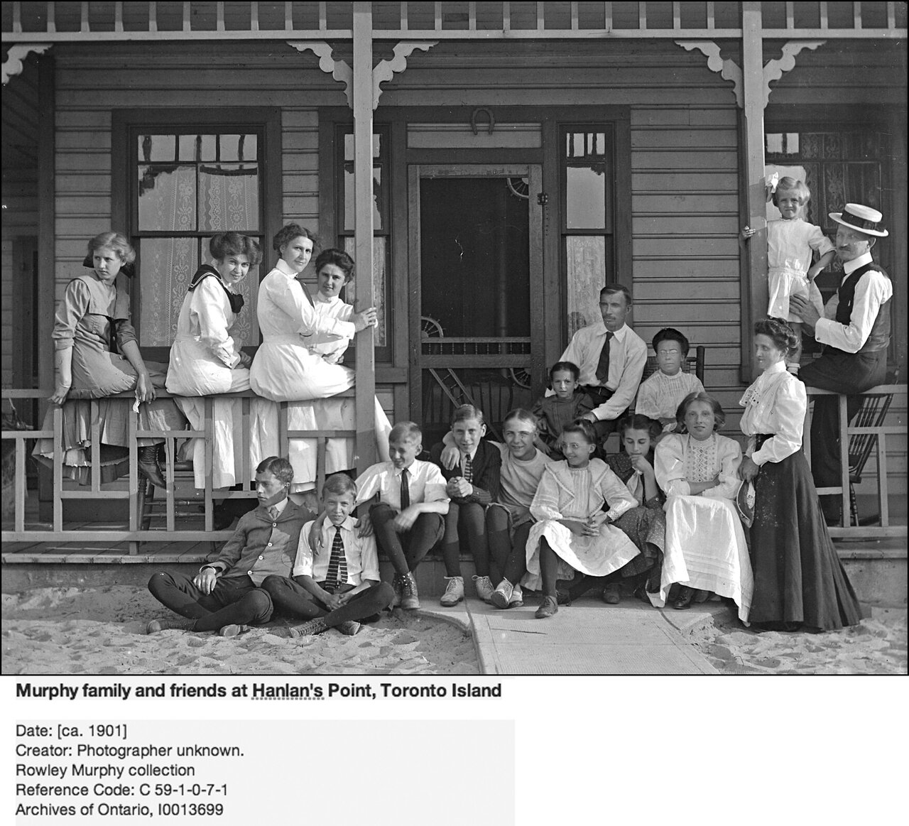 Family cottage - Hanlan's Point 1901.jpg