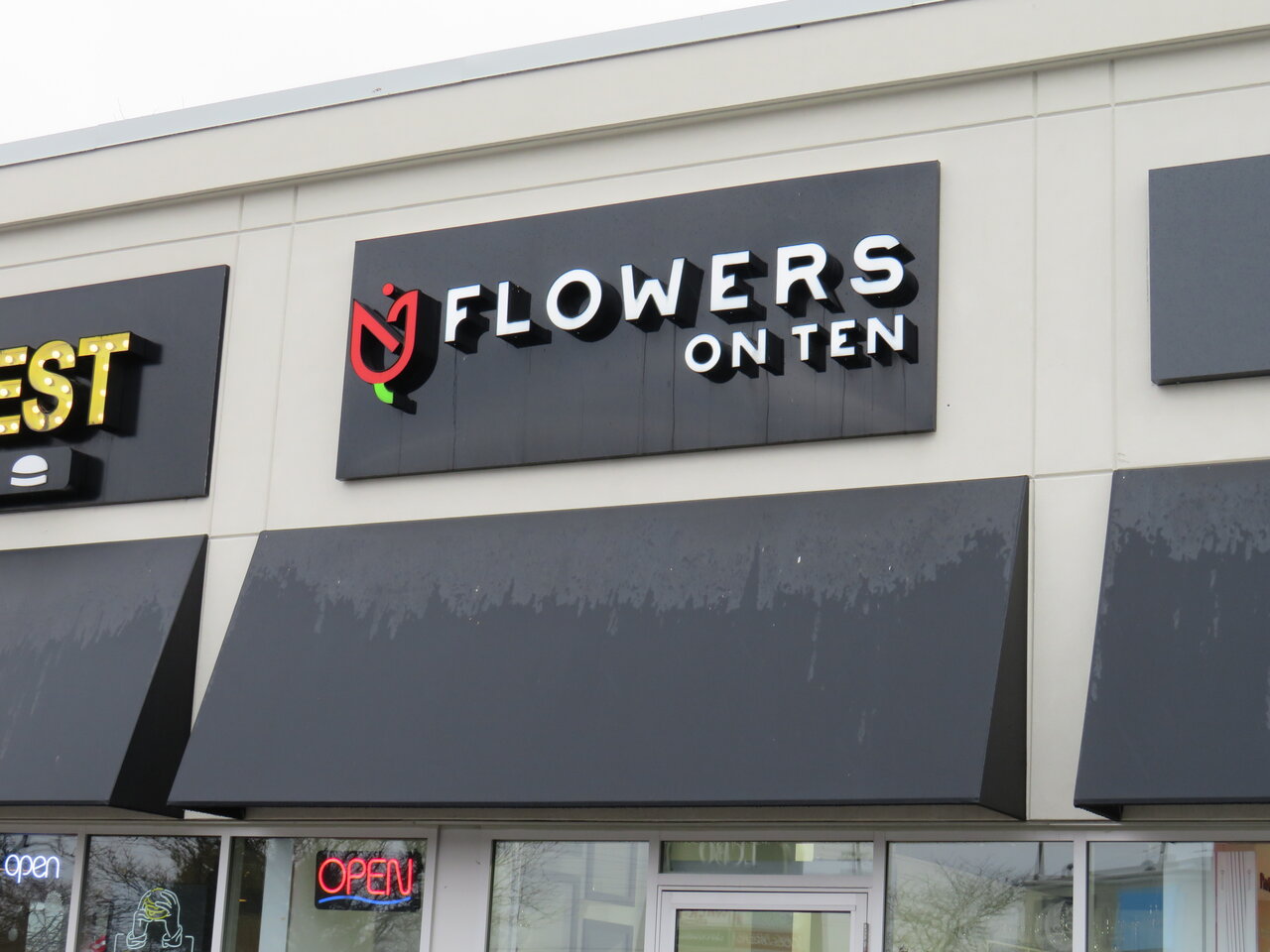 Flowers_On_Ten_Mississauga.JPG