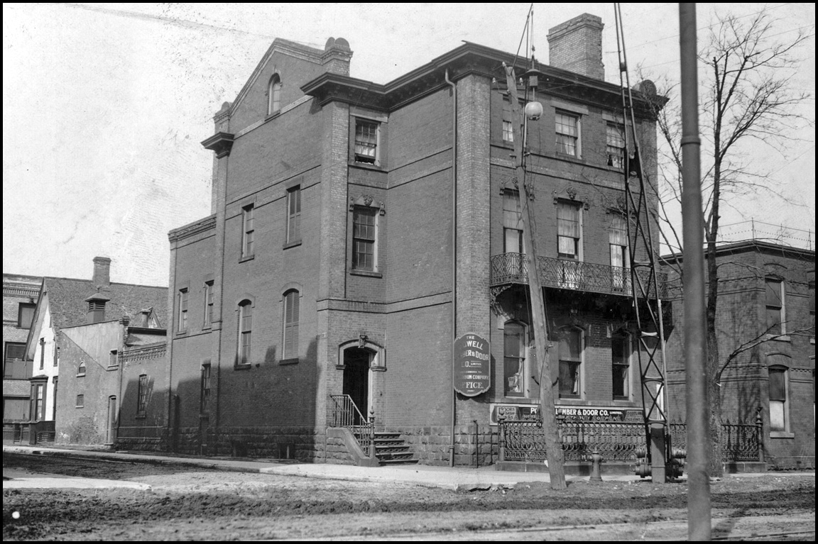 Front St. W. at Windsor St. n-e corner 1912 TPL.jpg