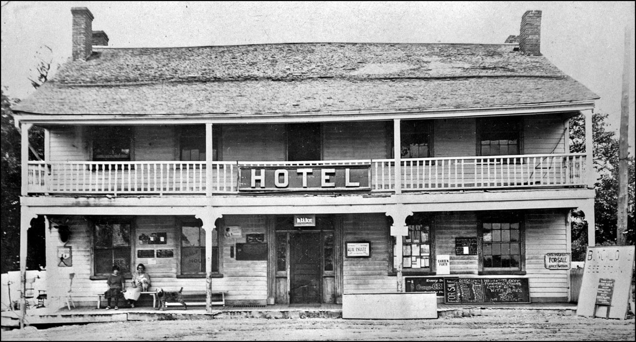 Half Way House, Kingston Rd., north west corner Midland Ave. 1920   TPL.jpg
